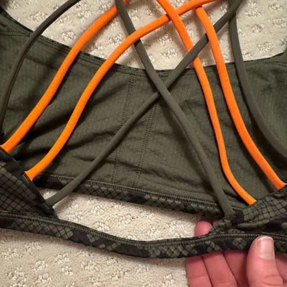 Lululemon Free To Be *Wild Ziggy Snake Fatigue Green Gator Green size 8 - Picture 9 of 9